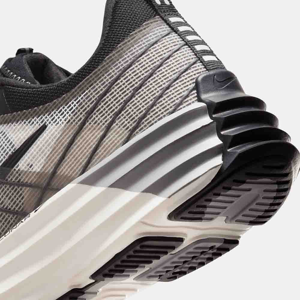 Up close, rear view of the Men's Nike Lunar Roam Running Shoes.