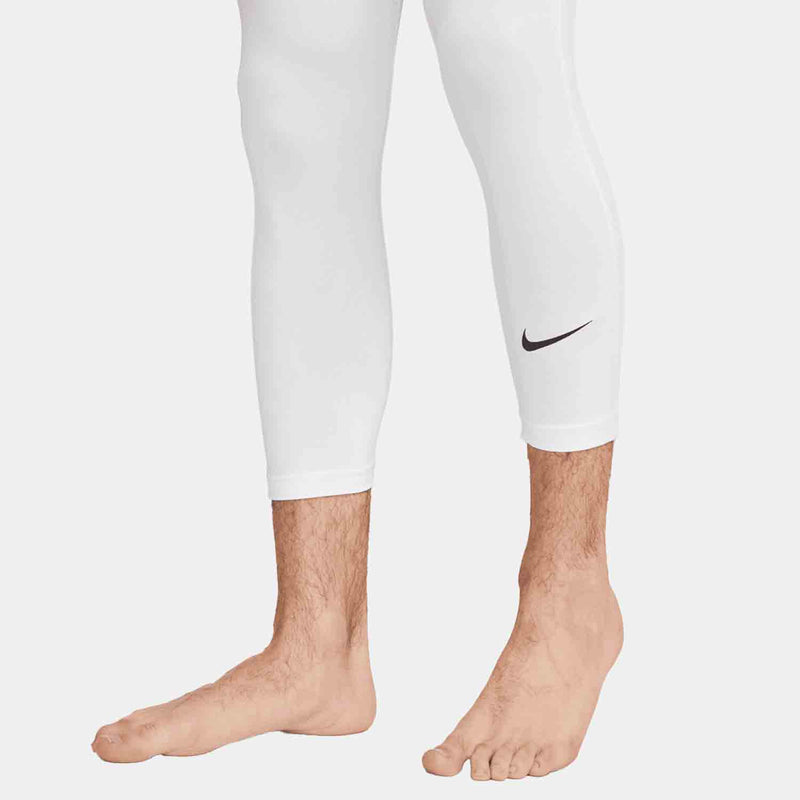 Bottom view of the Men's Nike Dri-FIT 3/4-Length Fitness Tights.