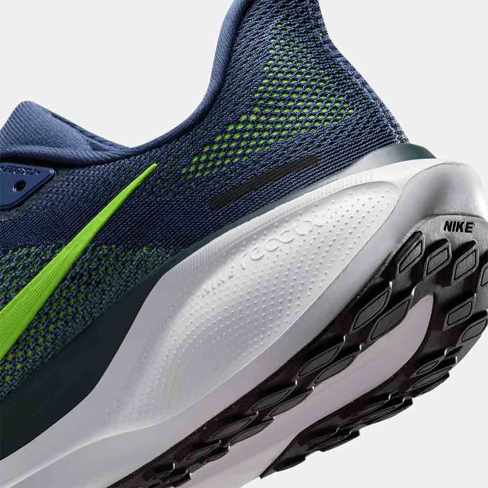 Up close, rear view of the Men's Nike Air Zoom Pegasus 41.
