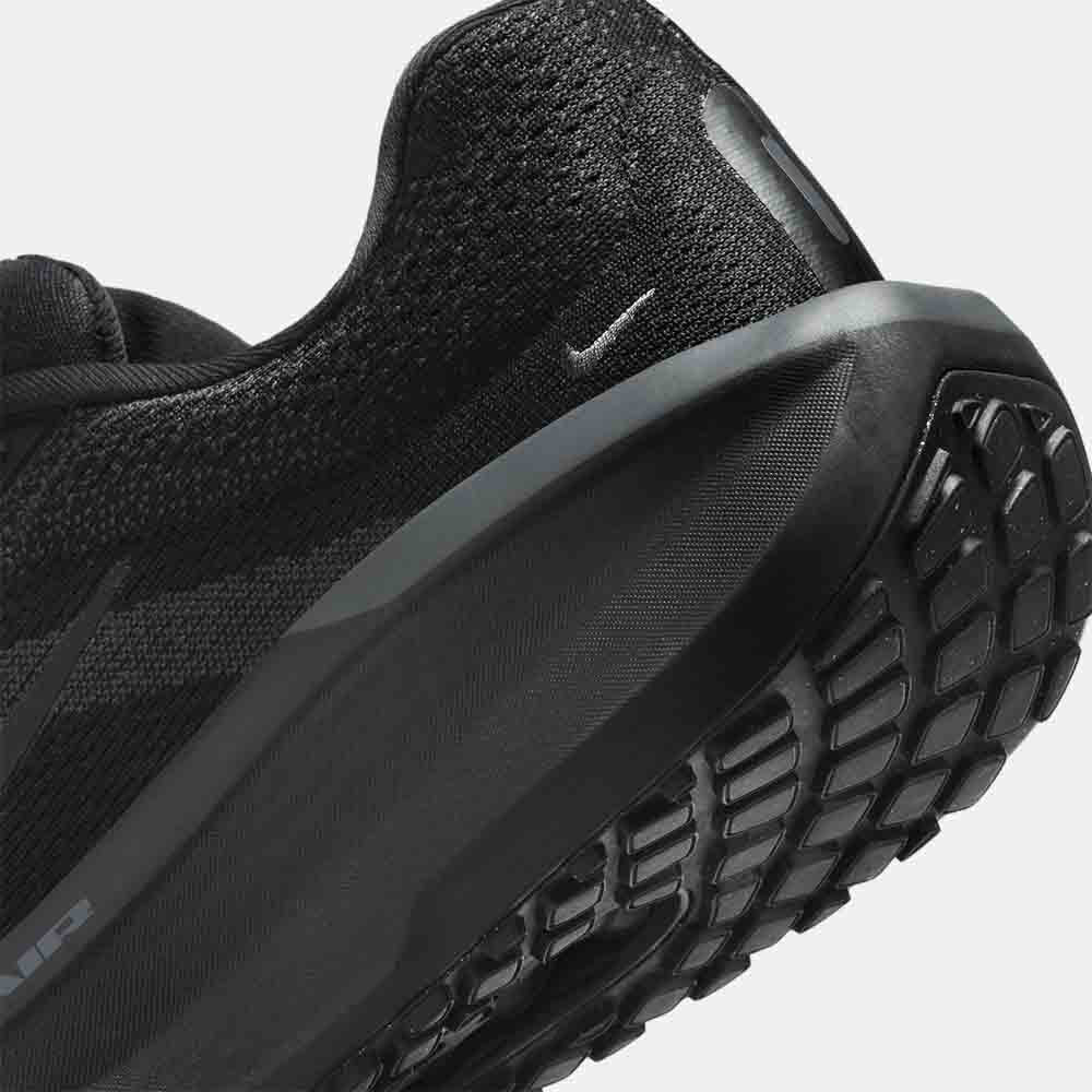 Up close, rear view of the Men's Nike Winflo 11.
