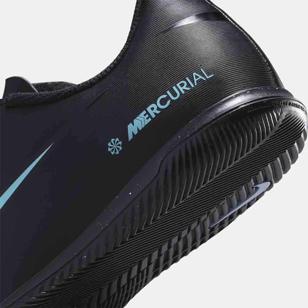 Up close, rear view of the Nike Jr. Mercurial Vapor 16 Club Indoor Soccer Shoes.