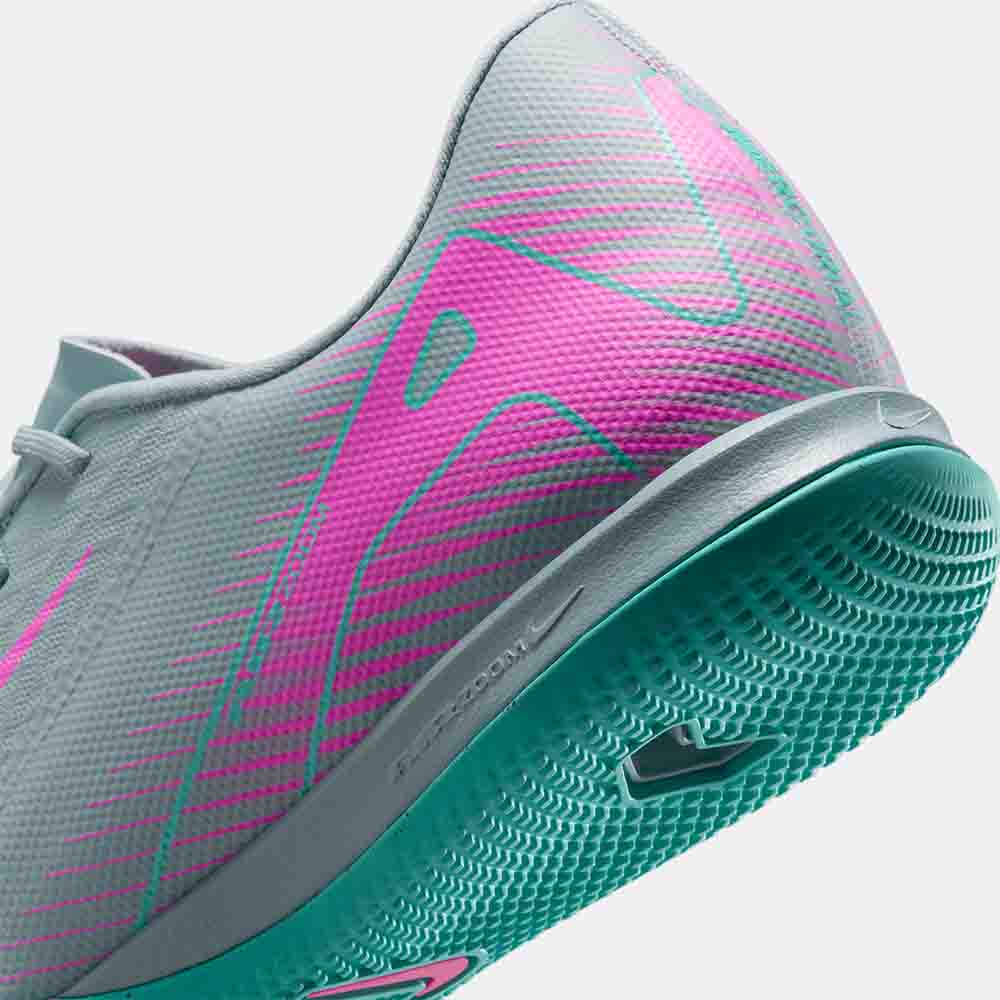 Up close, rear view of the Nike Mercurial Vapor 16 Academy Indoor Soccer Shoes.