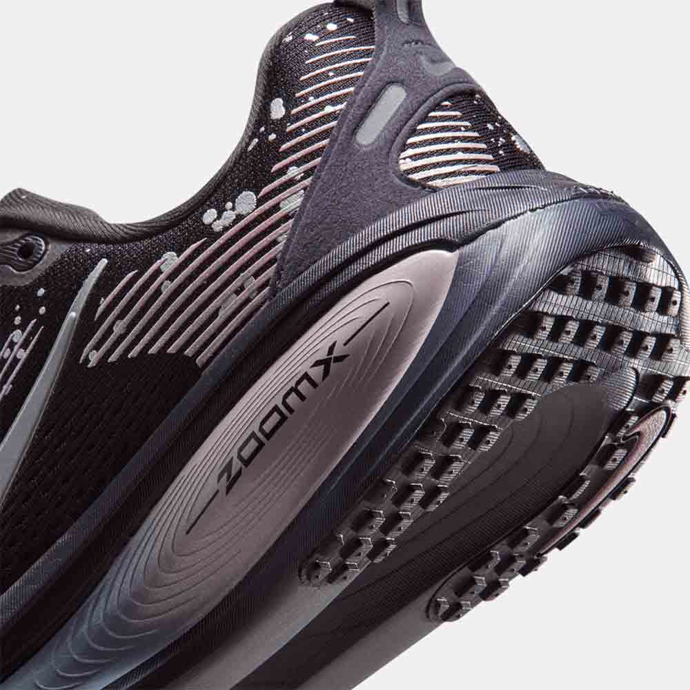 Up close, rear view of the Women's Nike Vomero 18 SE.
