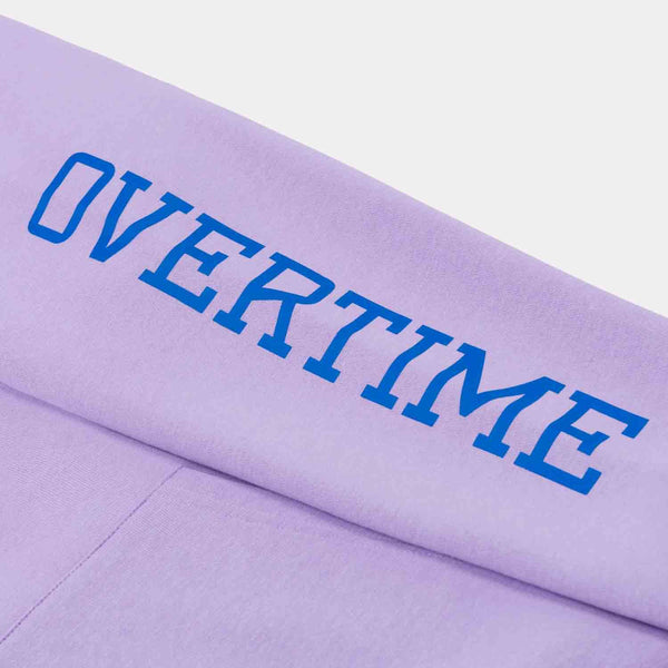 Up close view of the sleeve on the Kids' Overtime Classic 24 Hoodie.