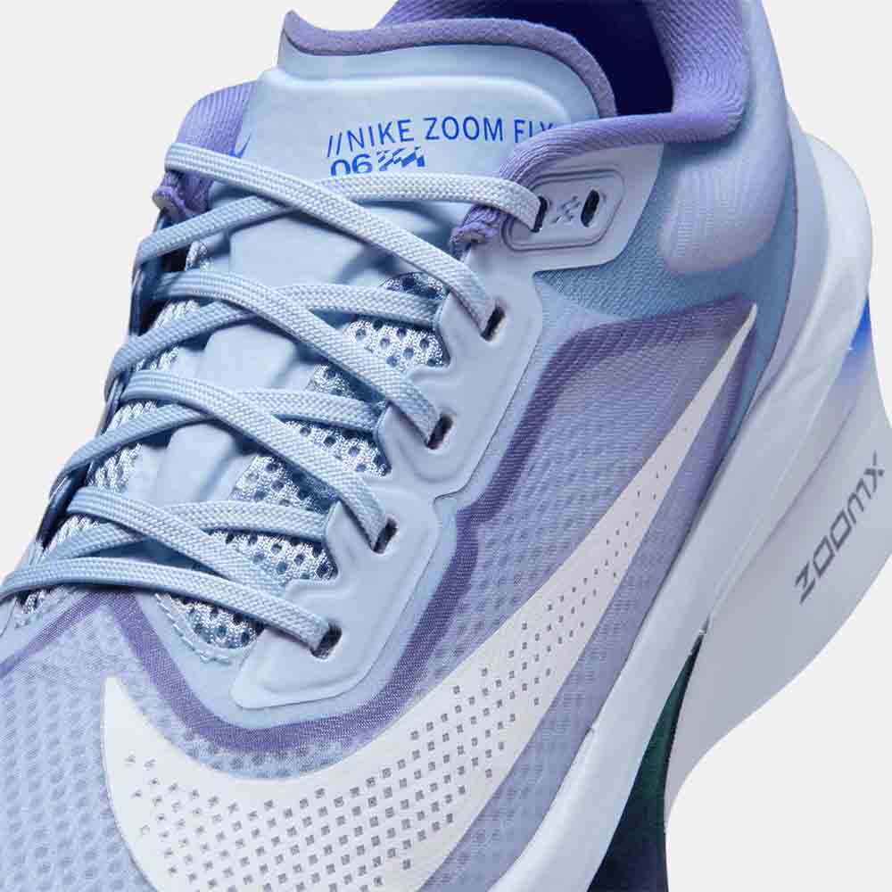 Up close, front view of the Women's Nike Zoom Fly 6.