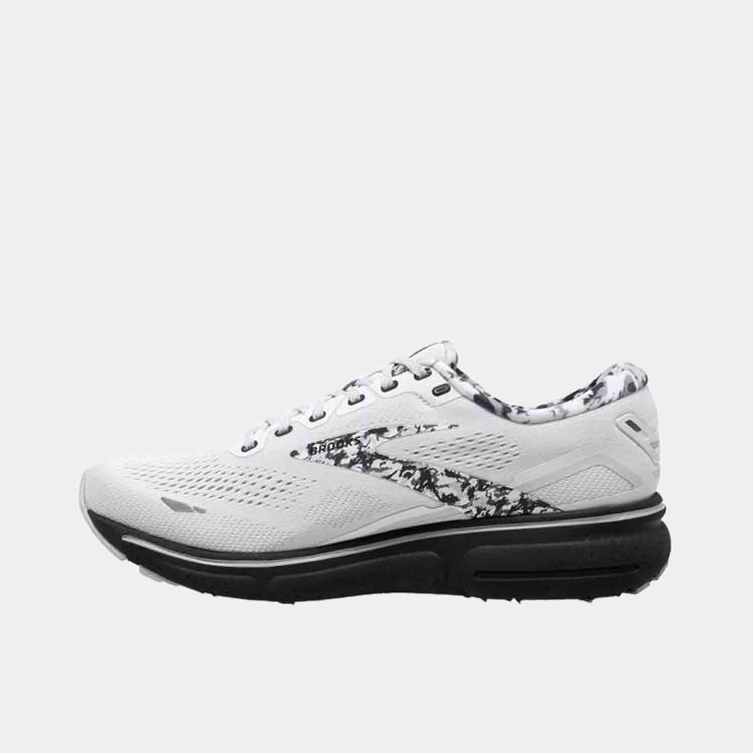 Side medial view of Women's Brooks Ghost 15 Running Shoes.