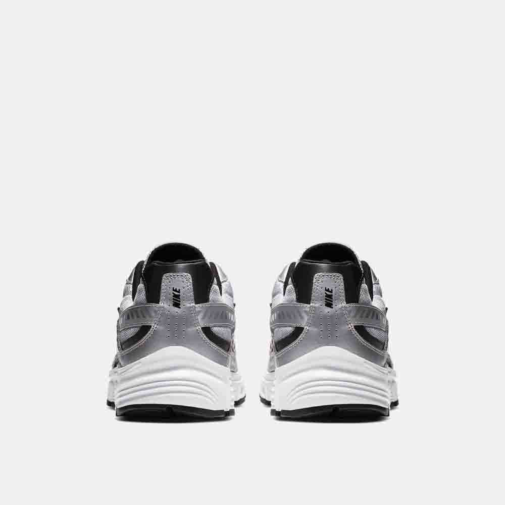 Rear view of the Nike Men's Initiator Running Shoes.