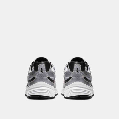 Rear view of the Nike Men's Initiator Running Shoes.