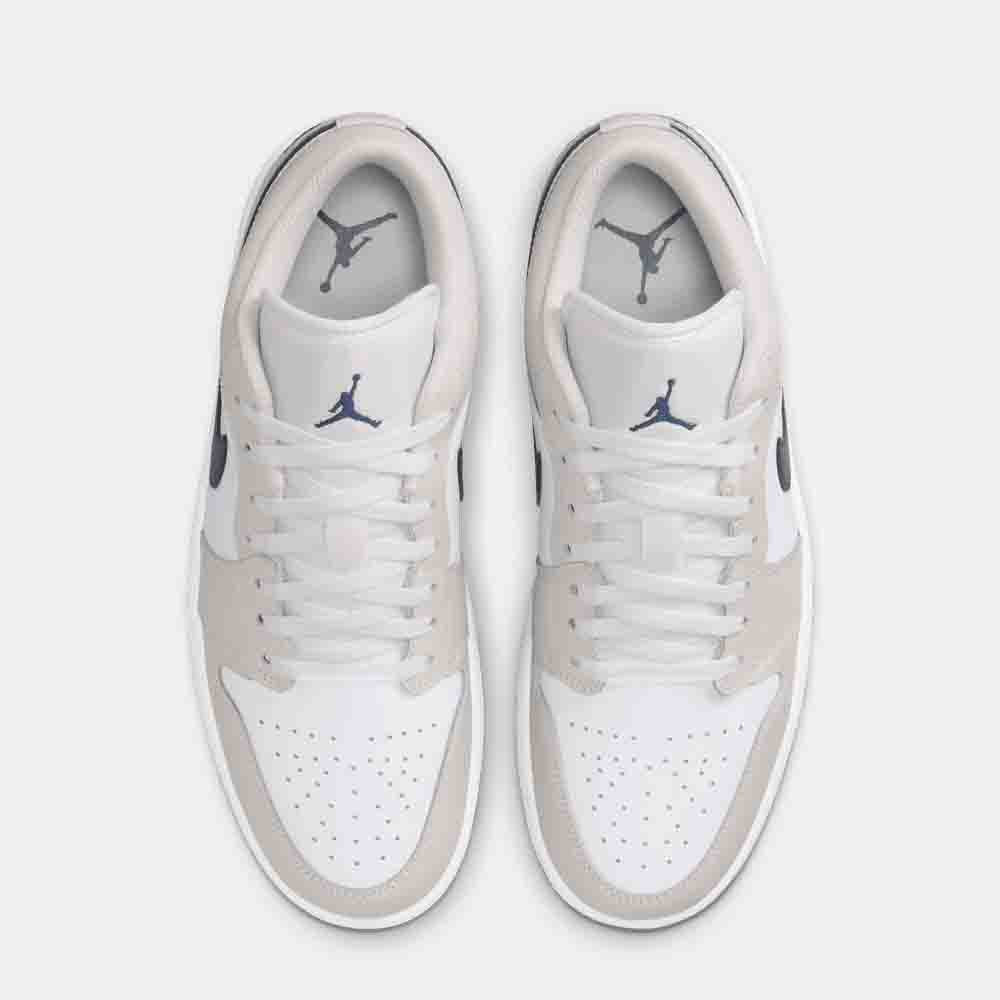 Top view of the Air Jordan 1 Low.