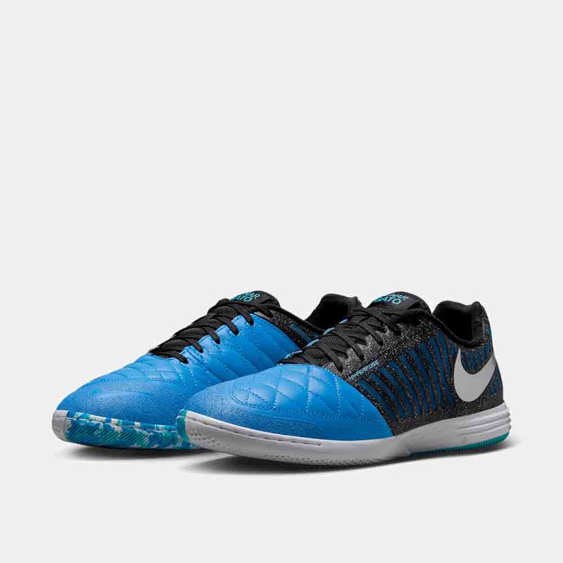 Front view of the Nike Lunargato II Indoor Soccer Shoes.