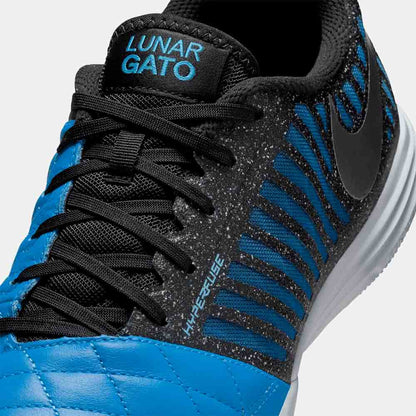 Up close, front view of the Nike Lunargato II Indoor Soccer Shoes.