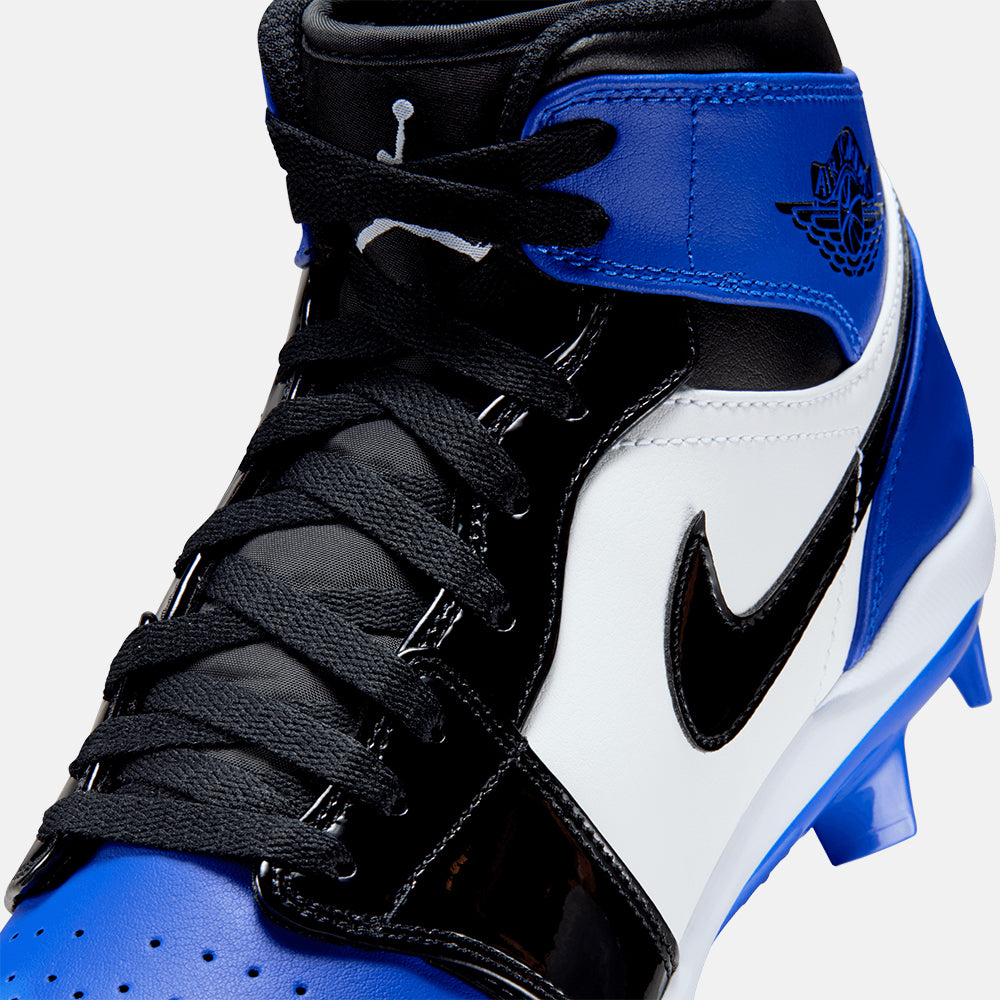 Up close, front view of the Men's Jordan 1 Retro MCS Baseball Cleats.