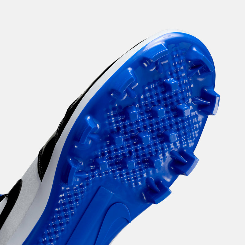 Up close, bottom view of the Men's Jordan 1 Retro MCS Baseball Cleats.