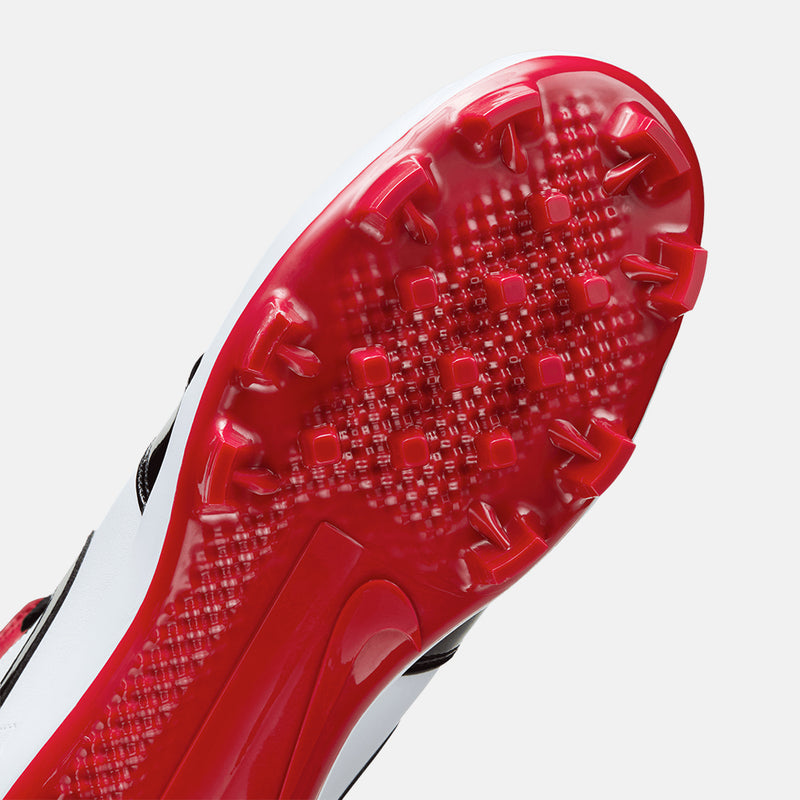 Up close, bottom view of the Men's Jordan 1 Retro MCS Baseball Cleats.