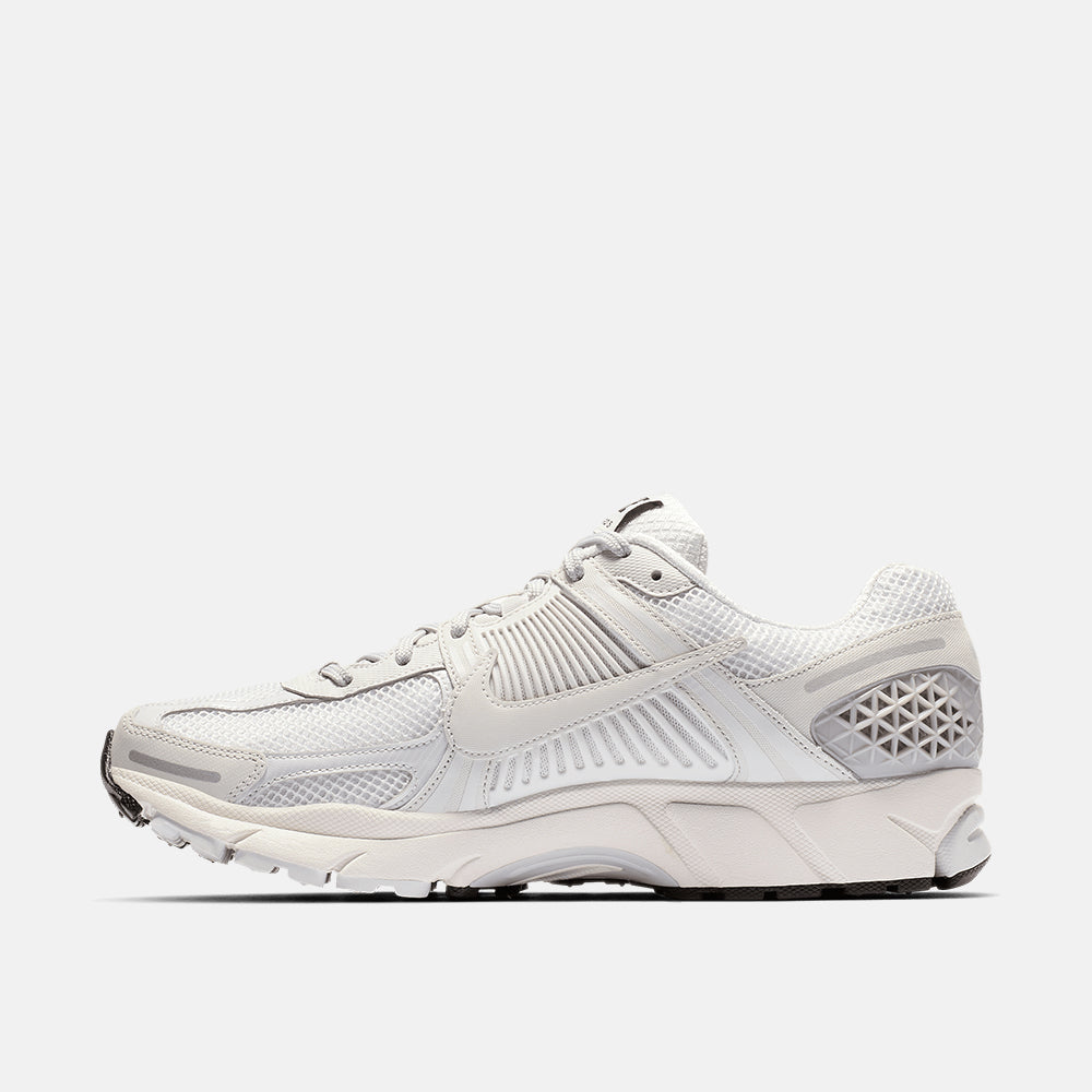 Side medial view of the Nike Zoom Vomero 5.
