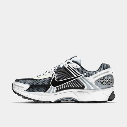 Side medial view of the Men's Nike Zoom Vomero 5 SE.