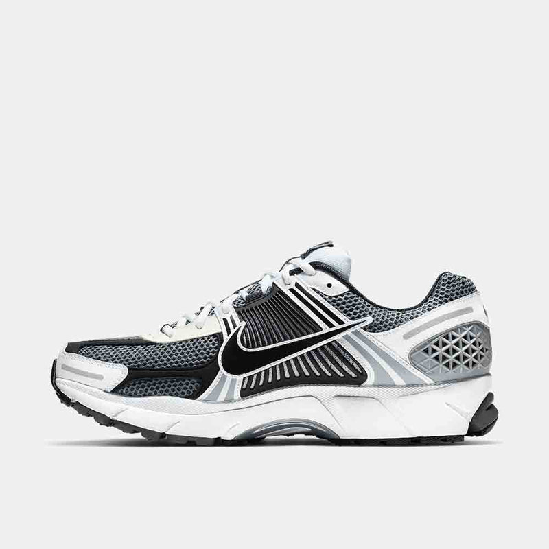 Side medial view of the Men's Nike Zoom Vomero 5 SE.