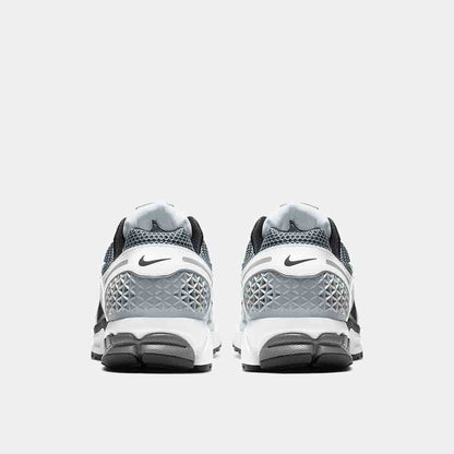Rear view of the Men's Nike Zoom Vomero 5 SE.