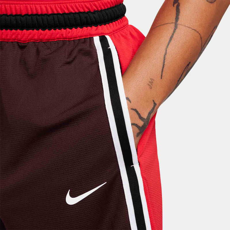 Up close view of pocket on the Nike Men's Dri-FIT DNA+ 8" Basketball Shorts.
