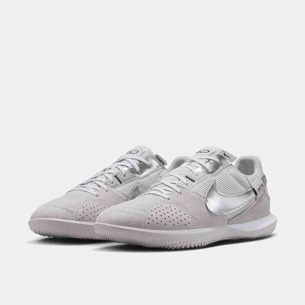 Front view of the Nike Streetgato Indoor Soccer Shoes.