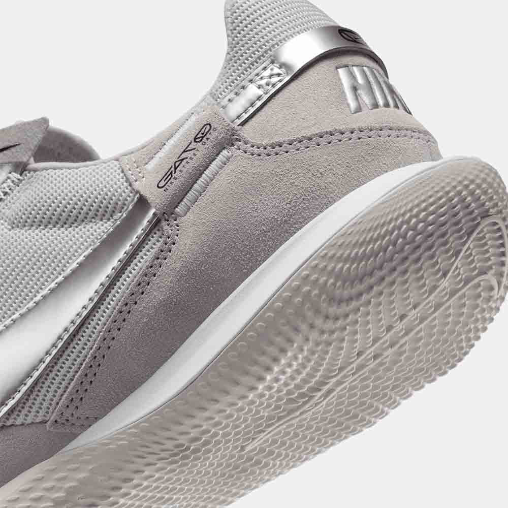 Up close, rear view of the Nike Streetgato Indoor Soccer Shoes.