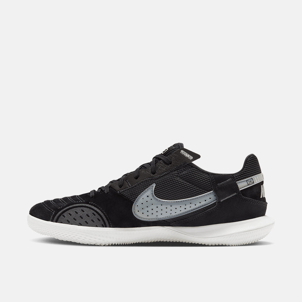Side medial view of the Nike Streetgato Indoor Soccer Shoes.