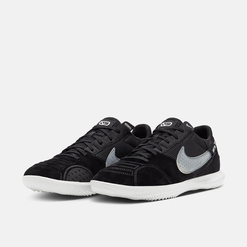 Front view of the Nike Streetgato Indoor Soccer Shoes.