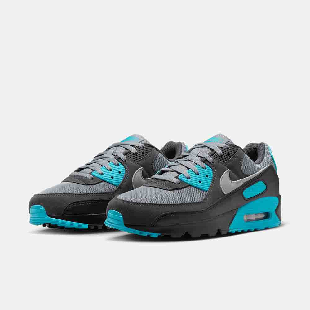 Front view of the Men's Nike Air Max 90.