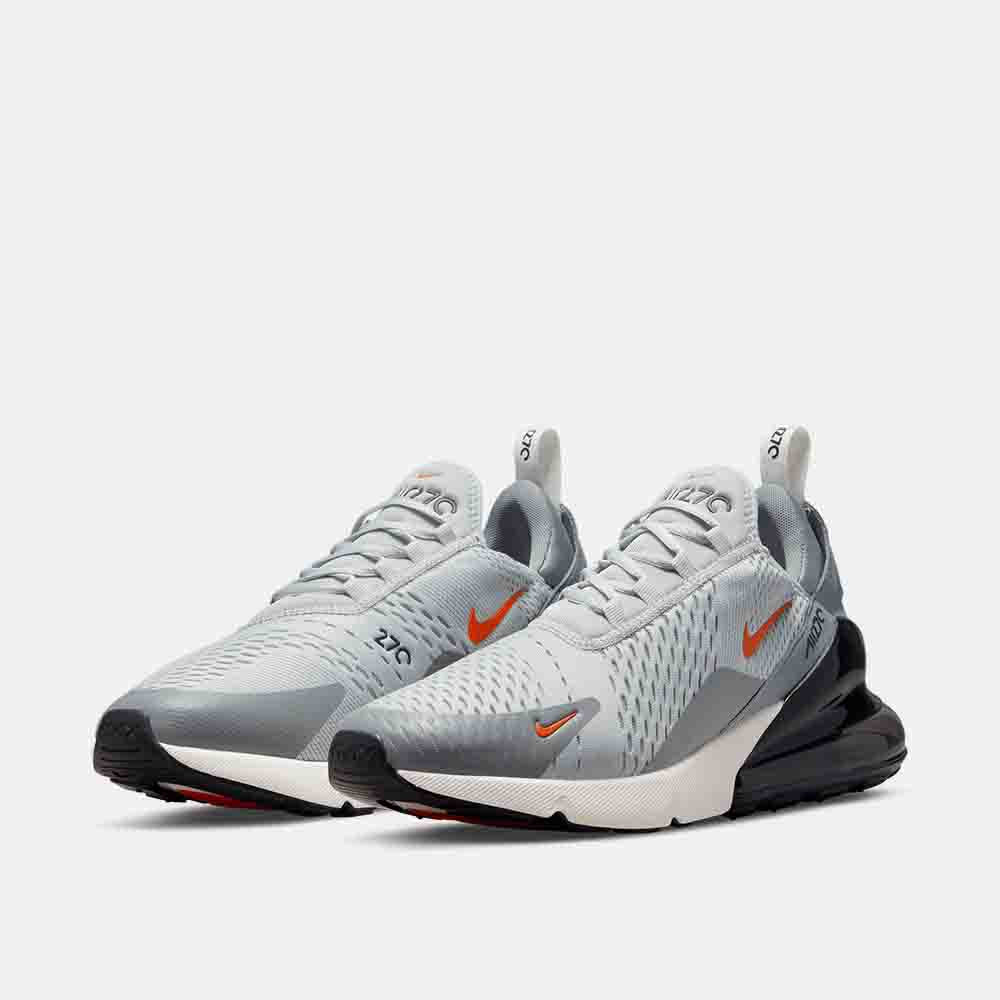 Front view of the Men's Nike Air Max 270.