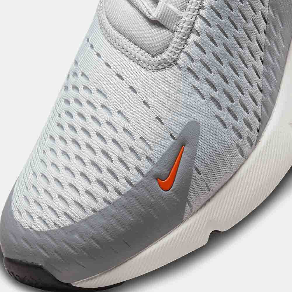 Up close, front view of the Men's Nike Air Max 270.