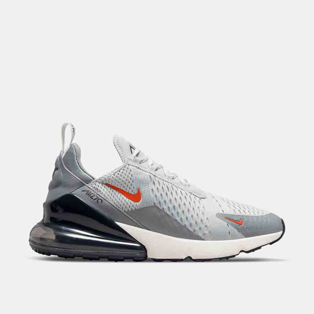 Side view of the Men's Nike Air Max 270.