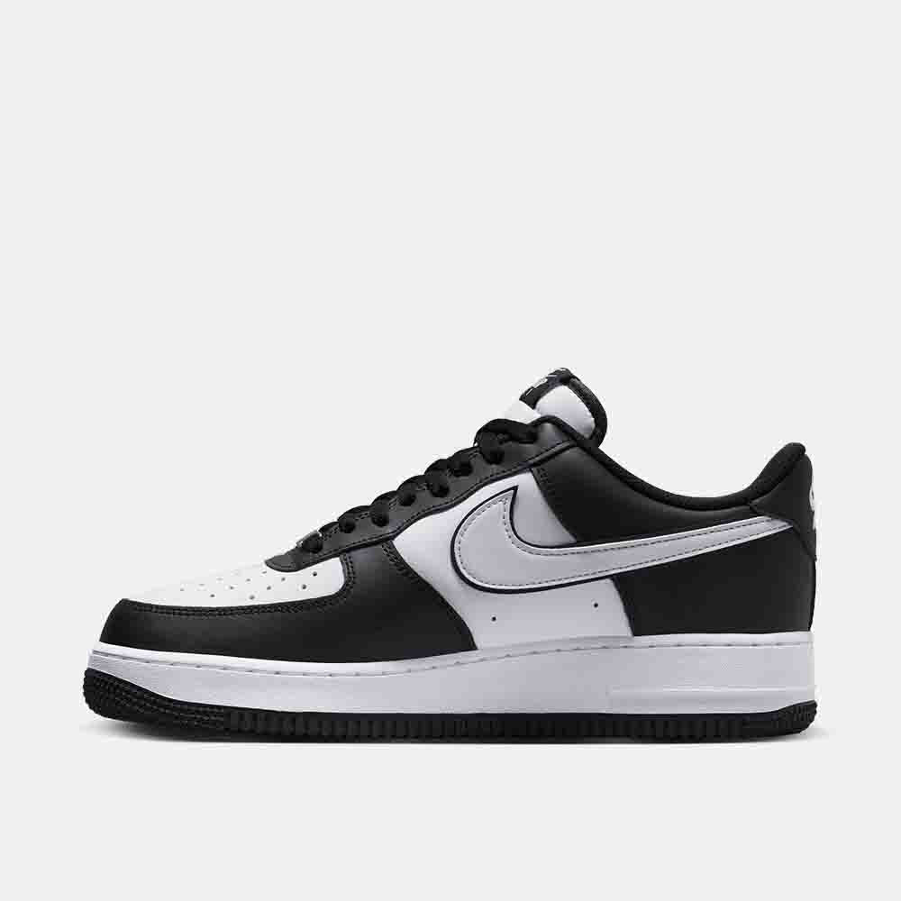 Side medial view of the Men's Nike Air Force 1 '07.