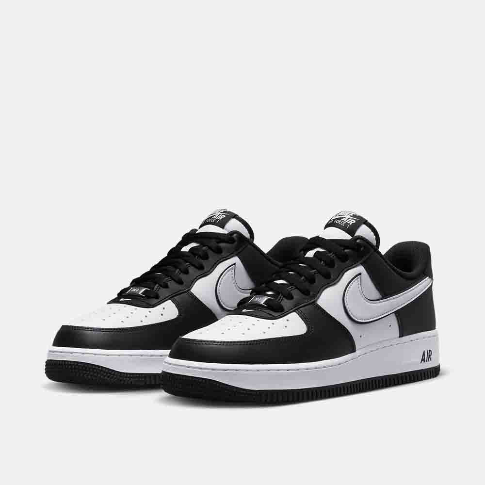 Front view of the Men's Nike Air Force 1 '07.