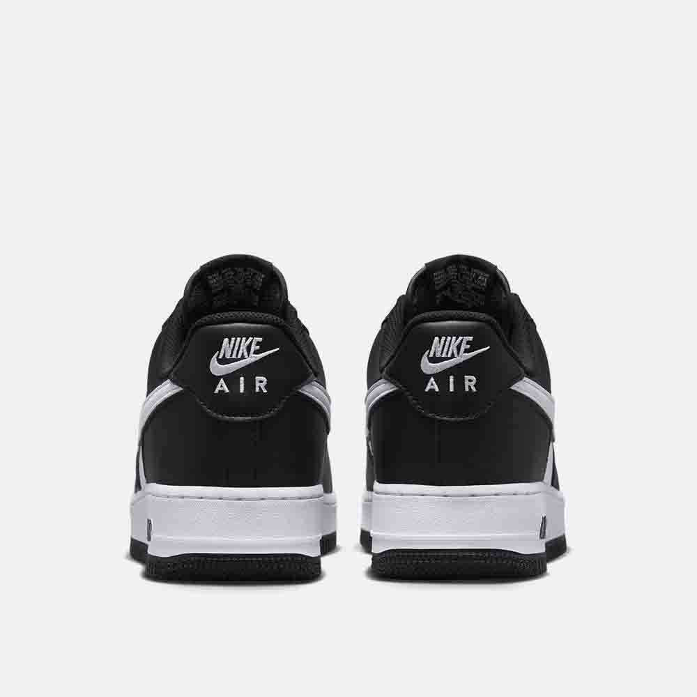 Rear view of the Men's Nike Air Force 1 '07.