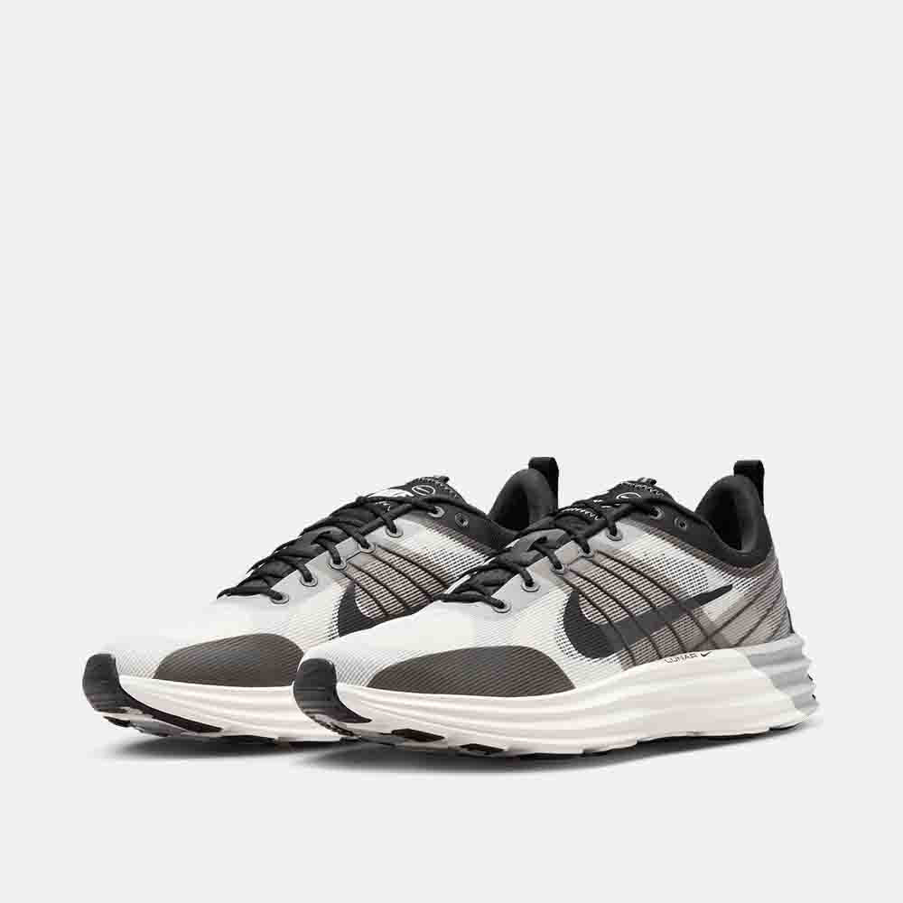 Front view of the Men's Nike Lunar Roam Running Shoes.