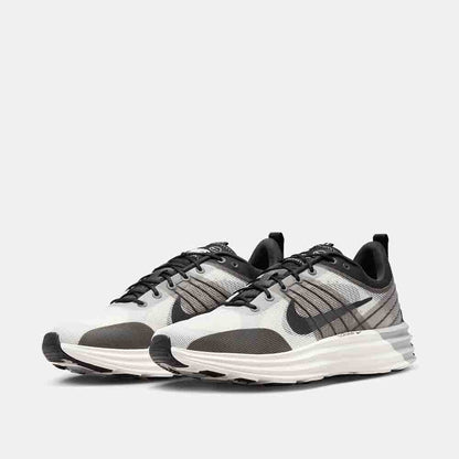 Front view of the Men's Nike Lunar Roam Running Shoes.