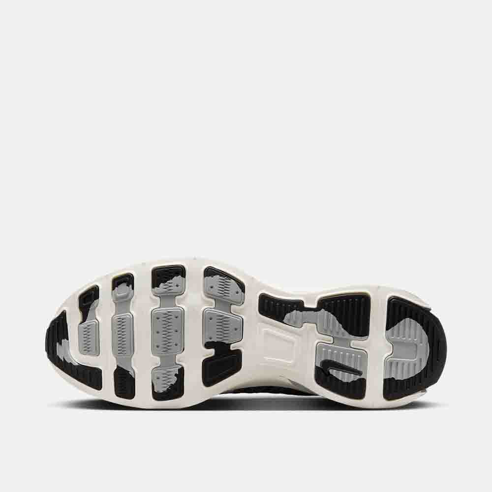 Bottom view of the Men's Nike Lunar Roam Running Shoes.