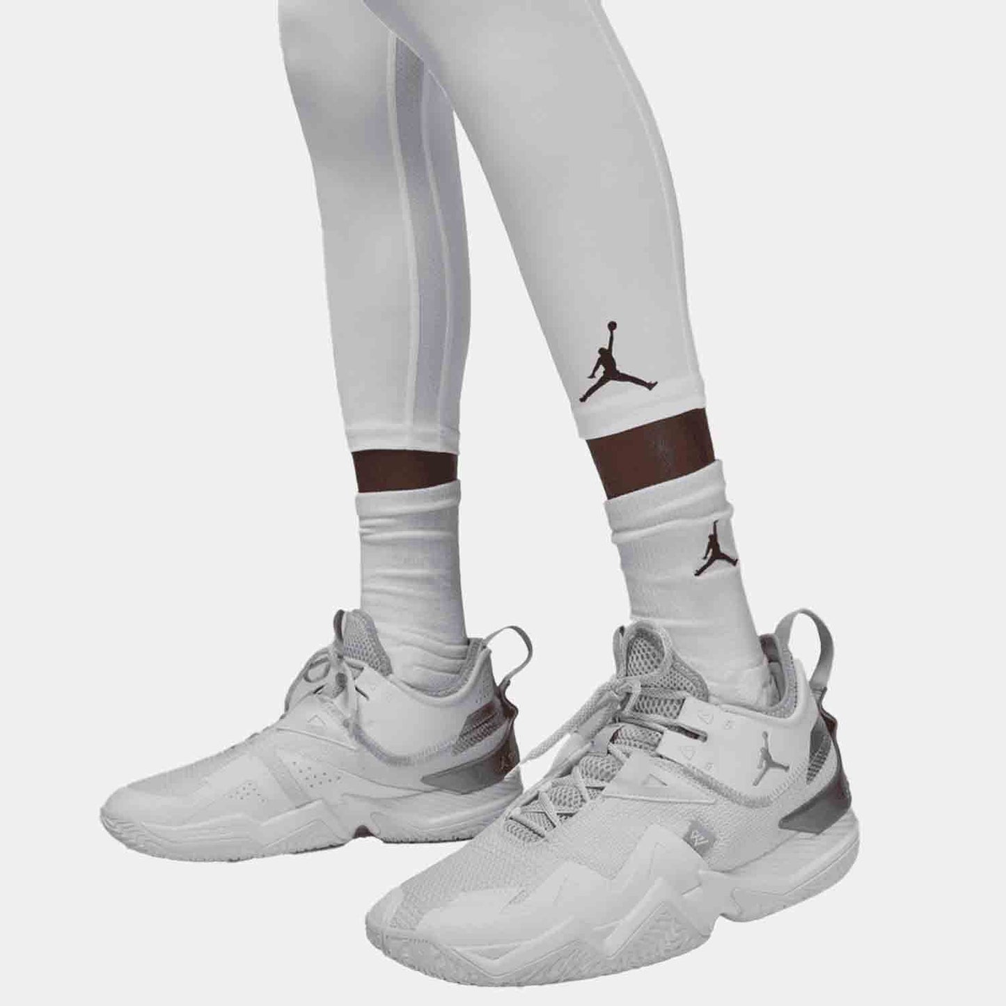 Up close view of emblem on the Men's Jordan Sport Dri-FIT 3/4 Tights.