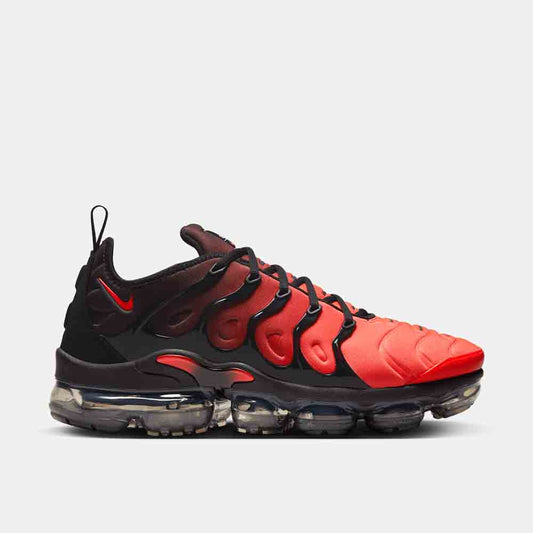 Side view of the Men's Nike Air VaporMax Plus.