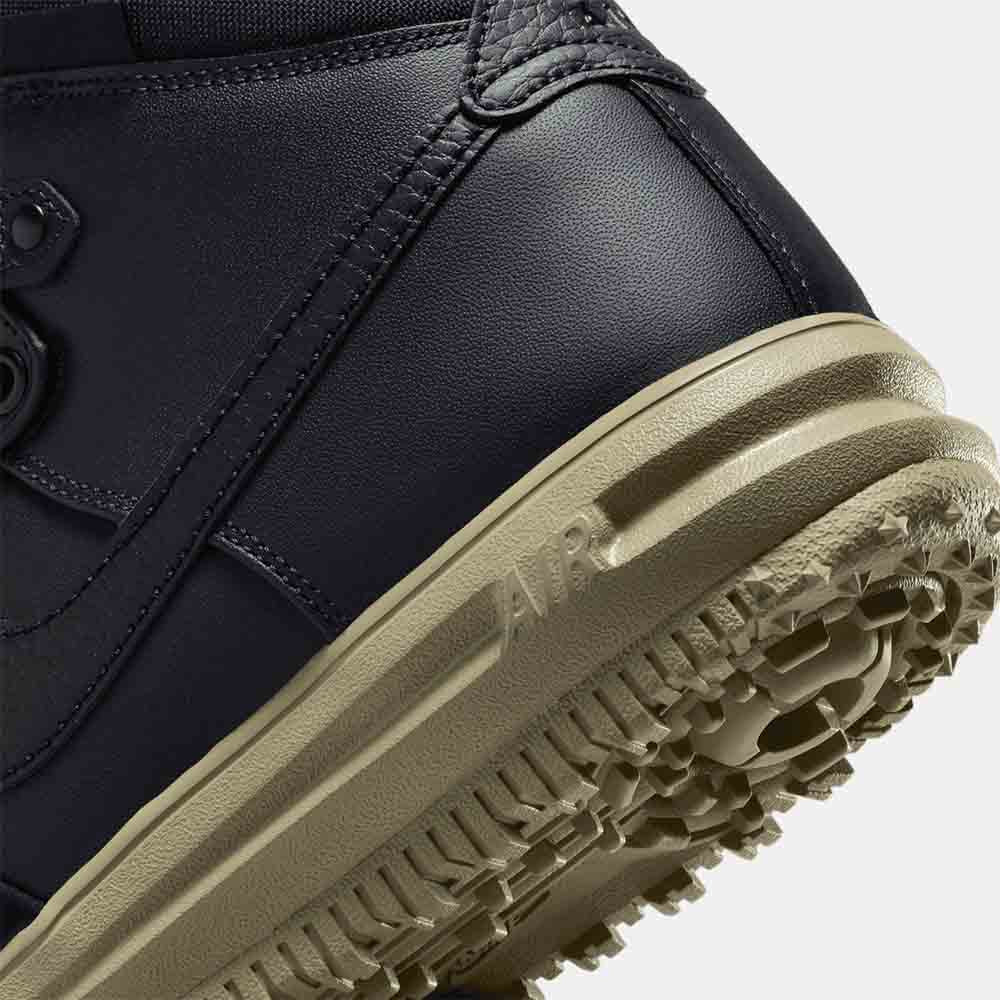 Up close, rear view of the Men's Nike Lunar Force 1.