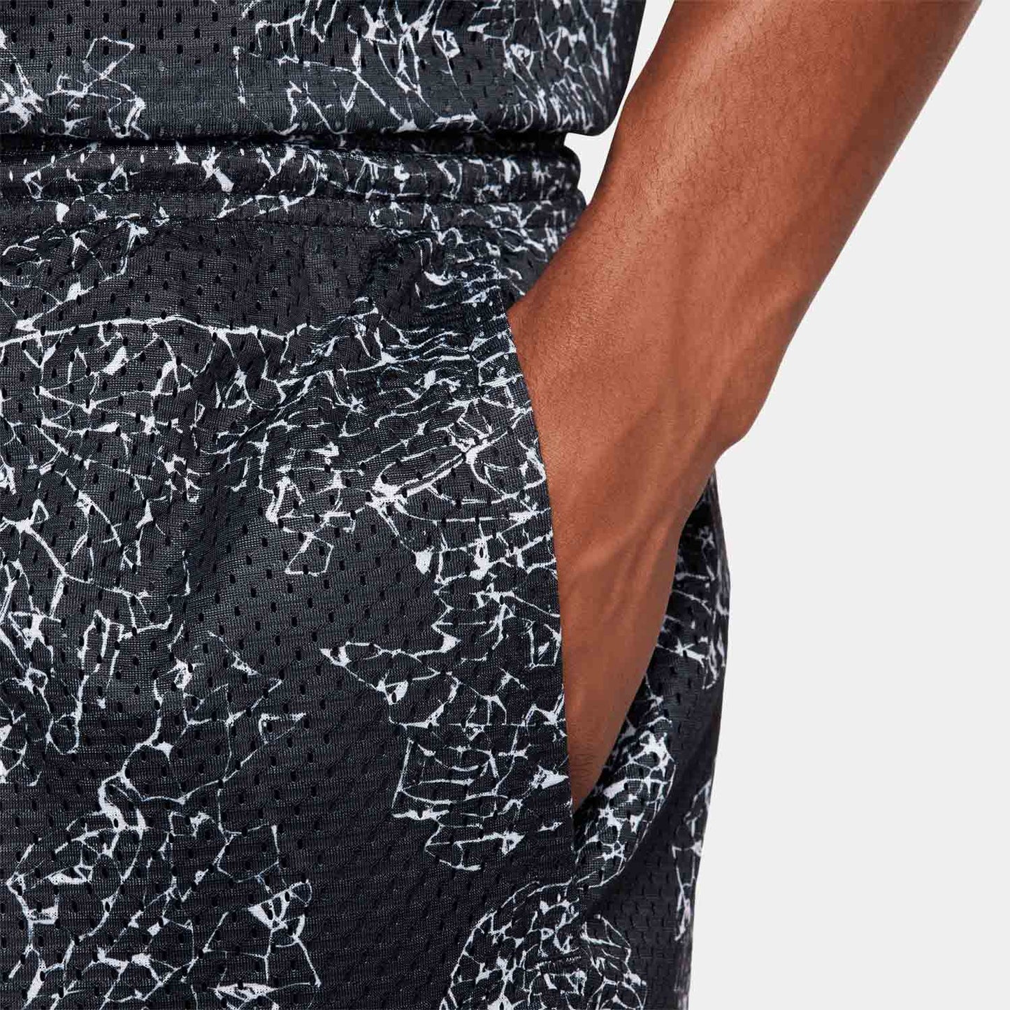 Up close view of pocket on the Nike Men's Dri-FIT 6" Reversible Basketball Shorts.