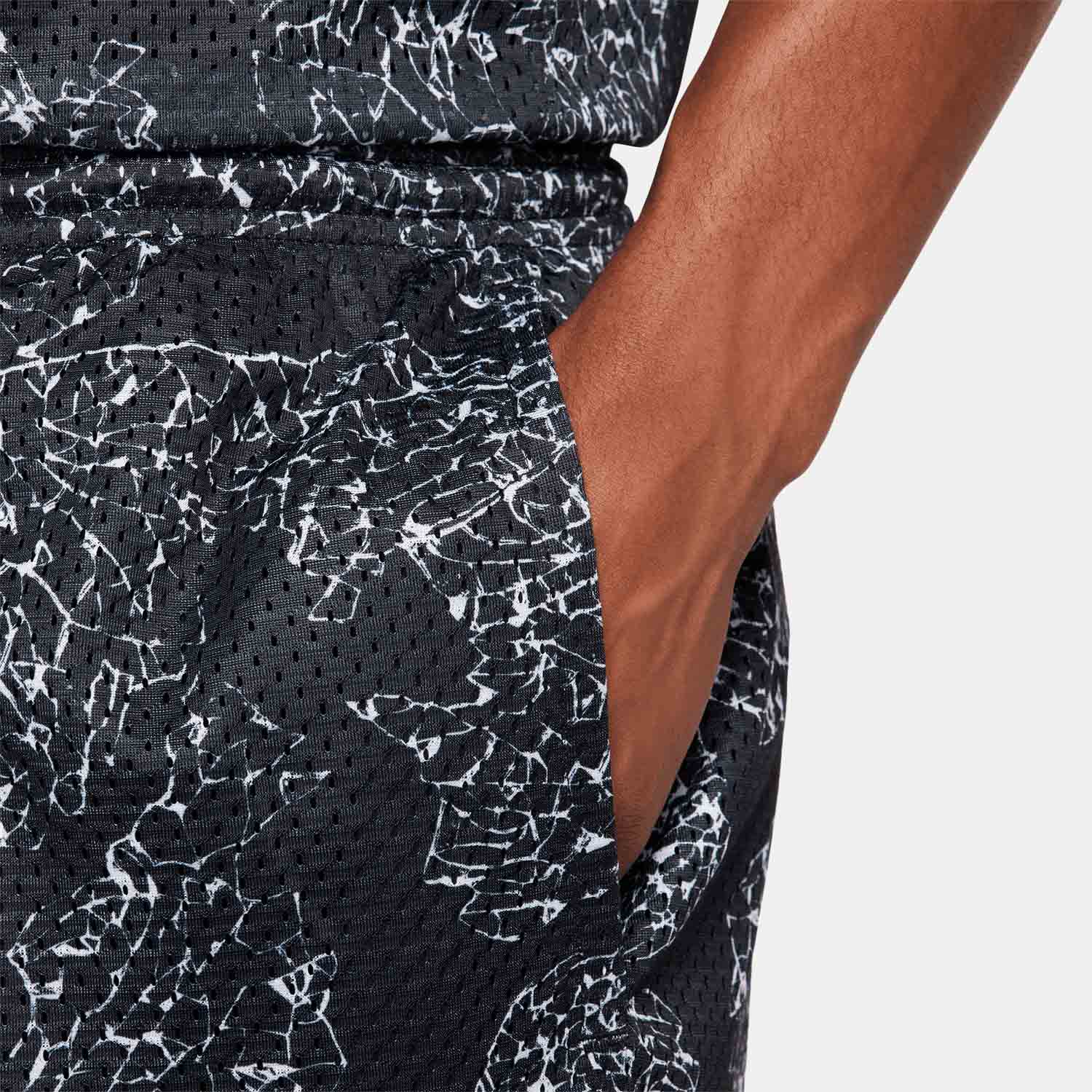 Up close view of pocket on the Nike Men's Dri-FIT 6" Reversible Basketball Shorts.