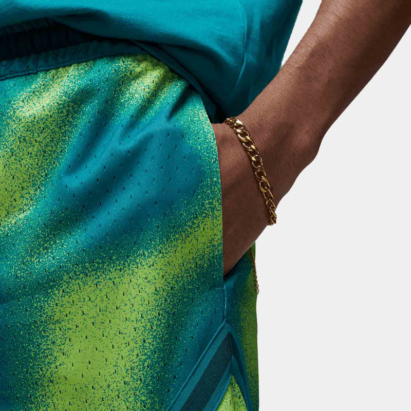 Up close view of pocket on the Nike Men's Dri-FIT Sport Diamond Shorts.