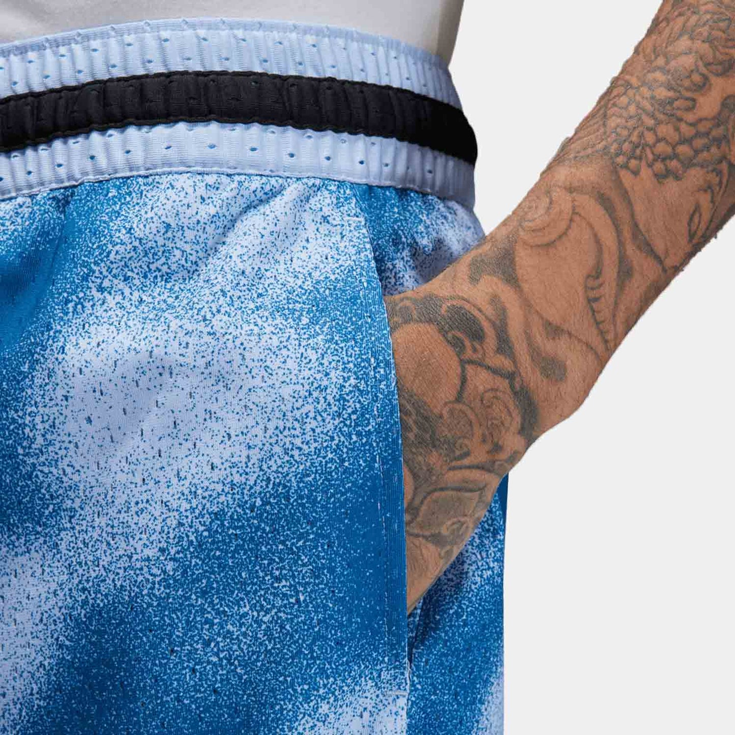 Up close view of pocket on the Nike Men's Dri-FIT Sport Diamond Shorts.