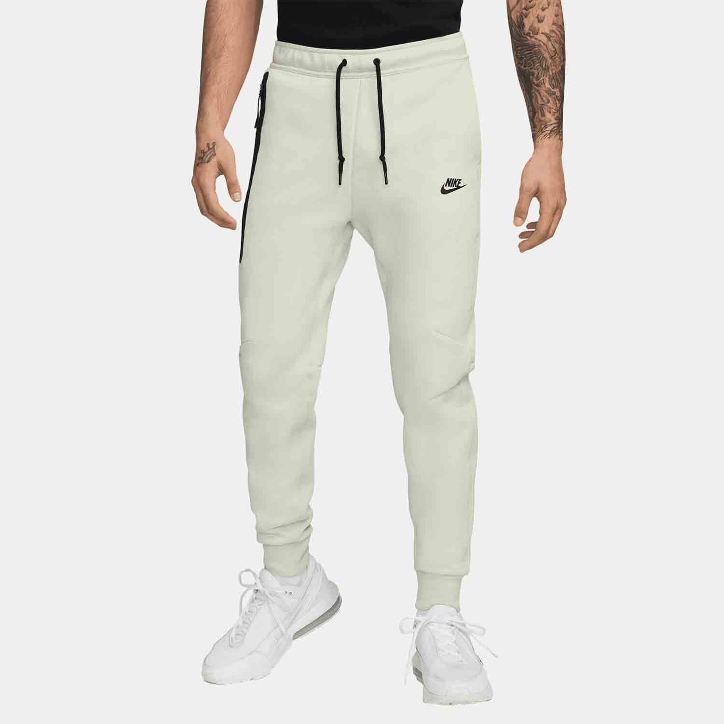 Front view of the Nike Men's Tech Fleece Jogger.