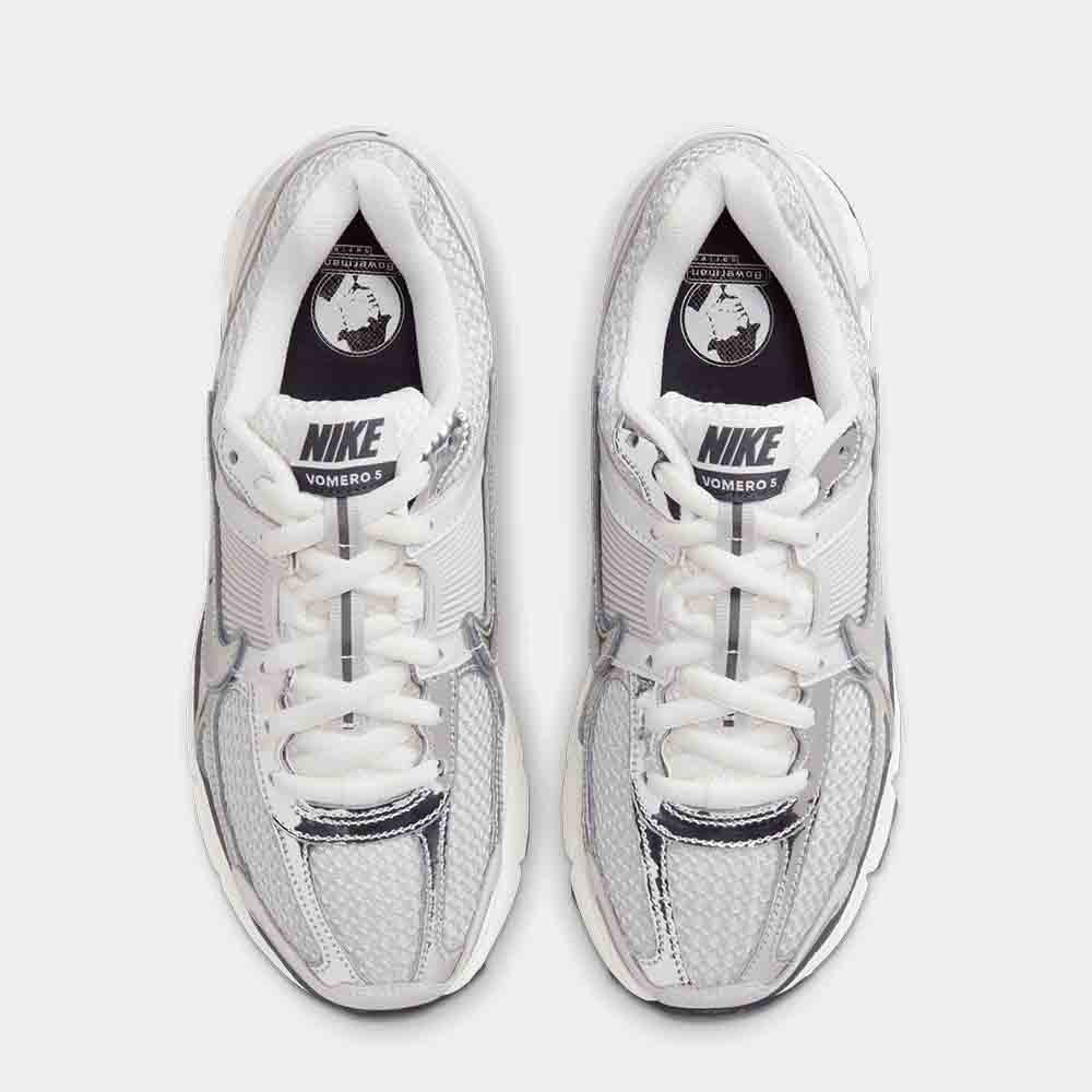 Top view of the Nike Women's Zoom Vomero 5.