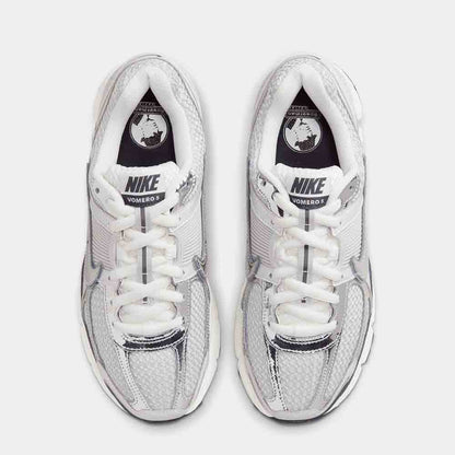 Top view of the Nike Women's Zoom Vomero 5.