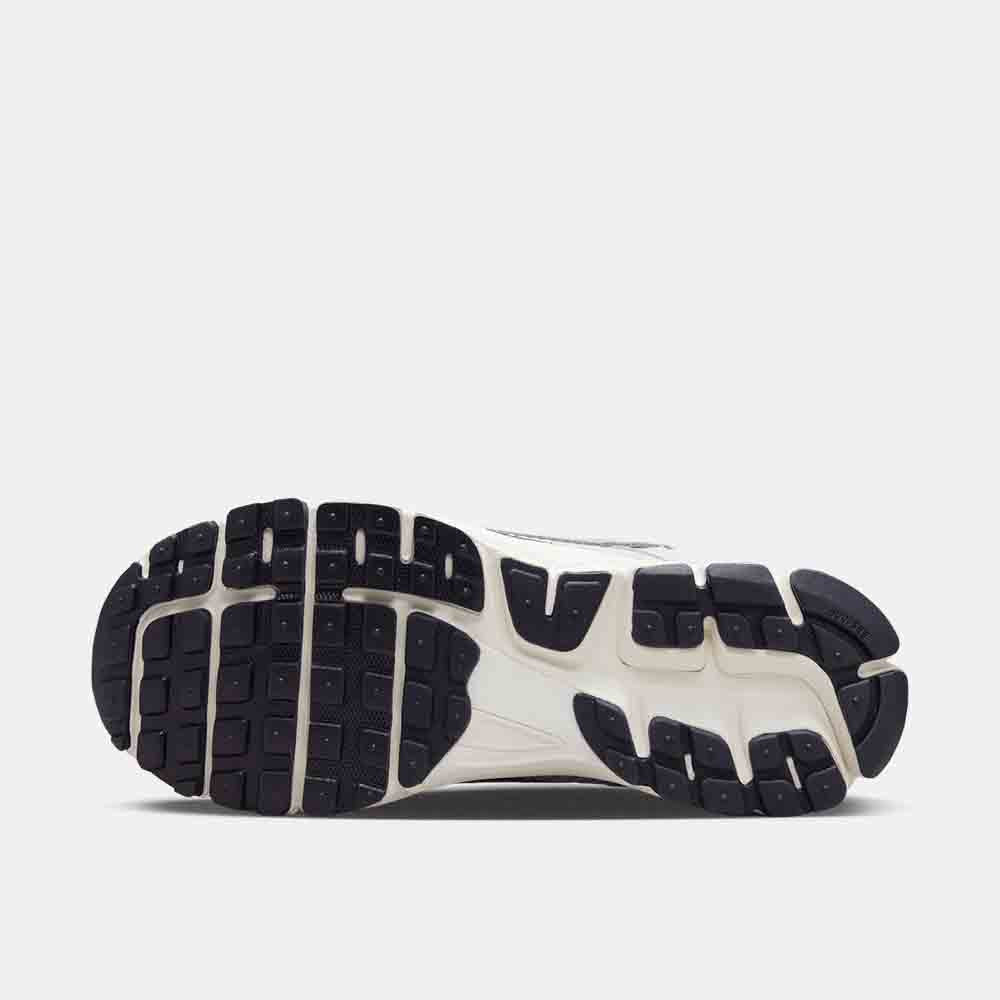 Bottom view of the Nike Women's Zoom Vomero 5.