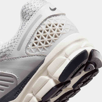 Up close, rear view of the Nike Women's Zoom Vomero 5.