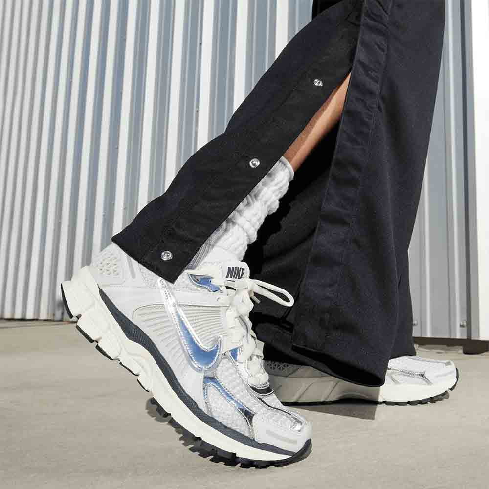 Side view of the Nike Women's Zoom Vomero 5.